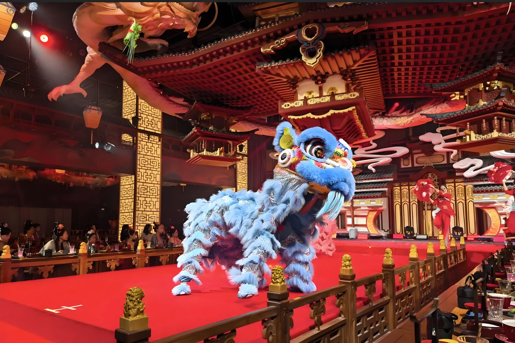 **An Immersive Lingnan Cultural Experience Across Time**