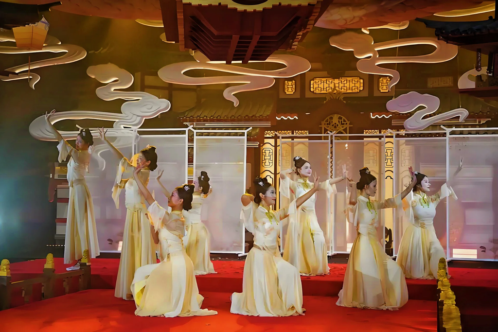 **An Immersive Lingnan Cultural Experience Across Time**