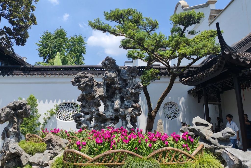 Lion Grove Garden