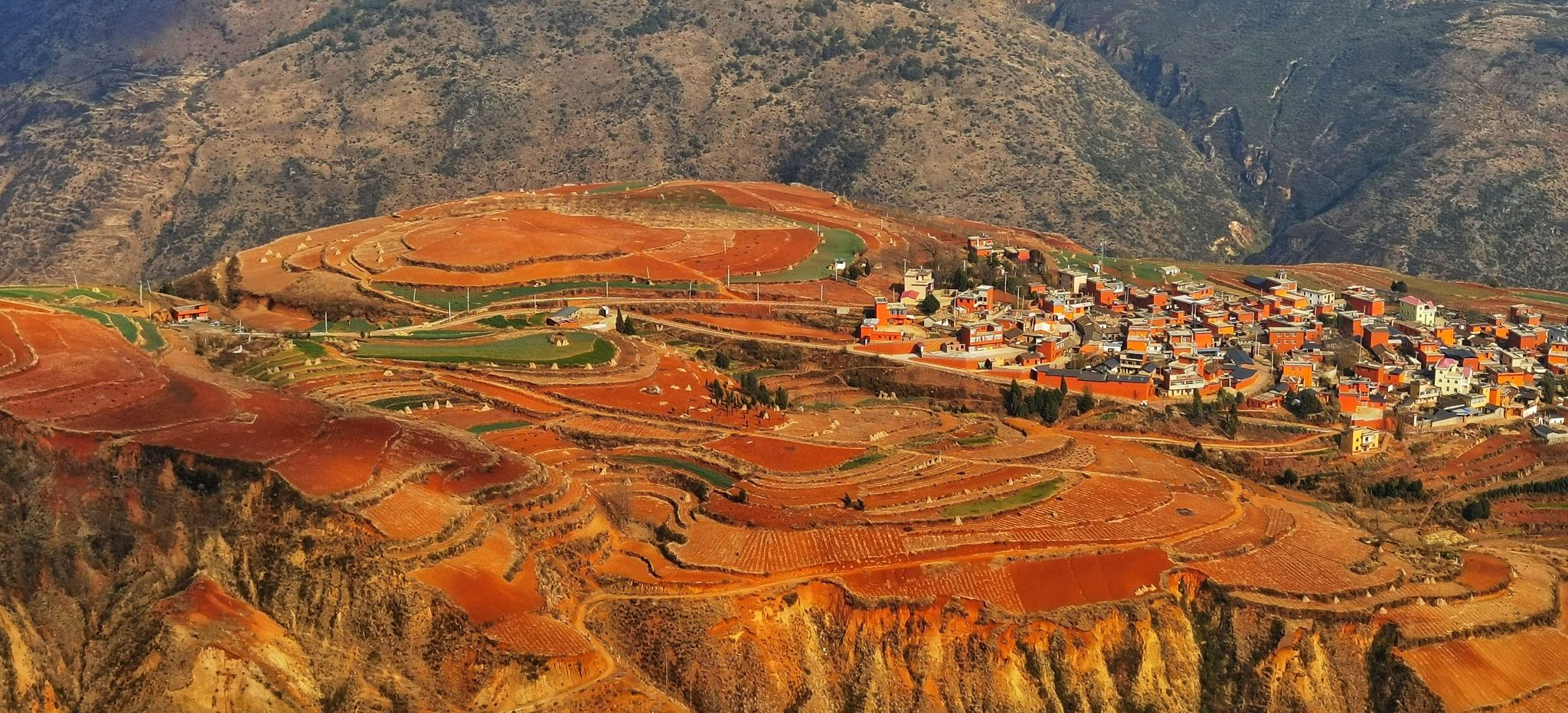 God's Overturned Palette — A Photographer's Day in Dongchuan Red Land